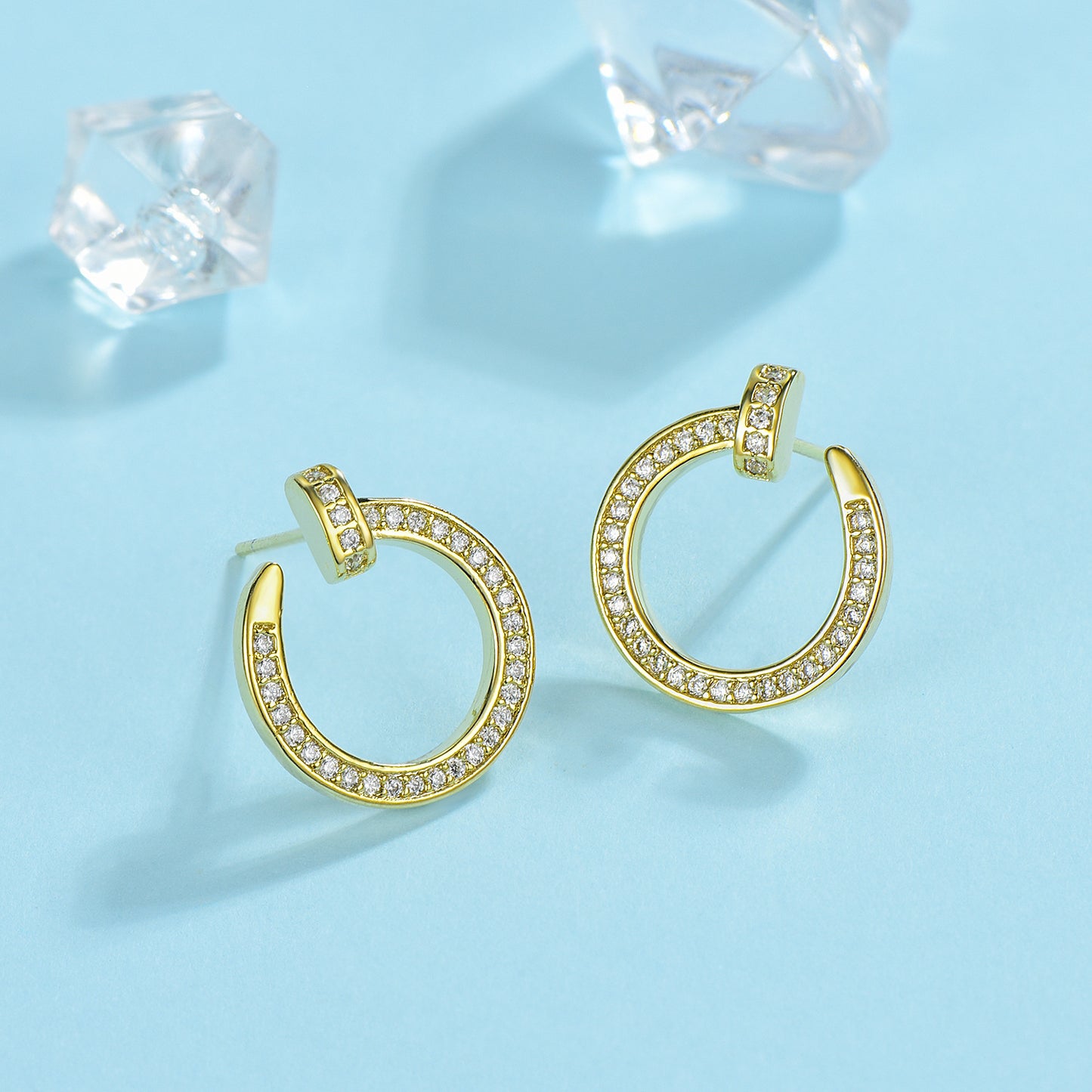 Simple, exquisite, cold style, short earrings, temperament, niche design, crescent earrings, 925 silver needle short