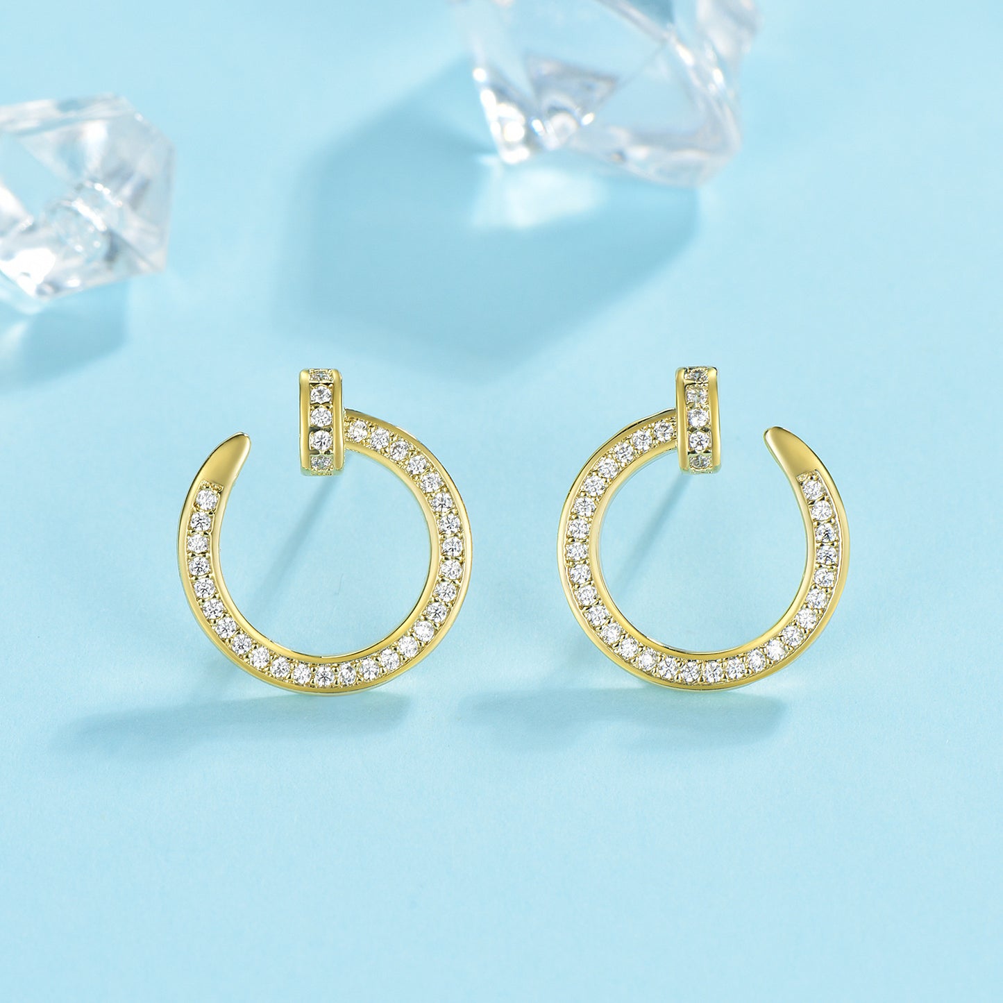 Simple, exquisite, cold style, short earrings, temperament, niche design, crescent earrings, 925 silver needle short
